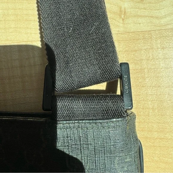 Gucci Supreme Small Crossbody Bag - Picture 5 of 14